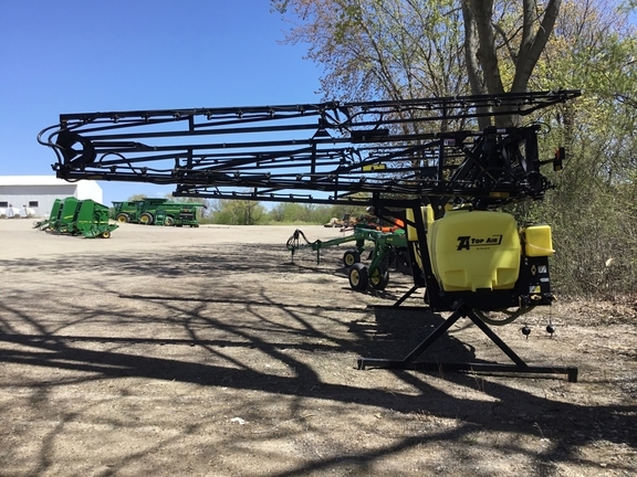 2015 John Deere T600 Pull-Type Sprayer